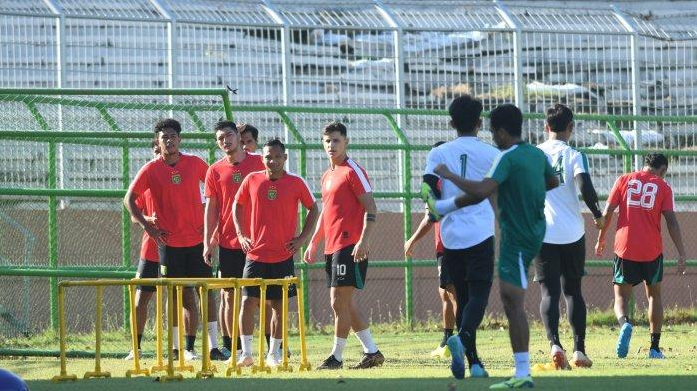 Paul-Munster-pelatih-Persebaya-menyebut-chemistry-skuad-baru